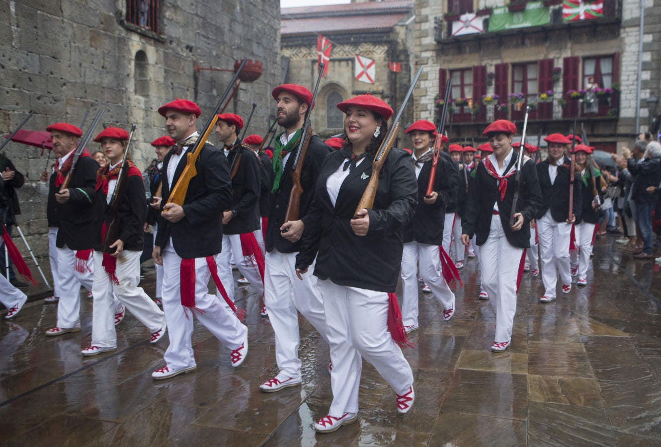 Fotos: La compañía Jaizkibel desfila sin incidentes