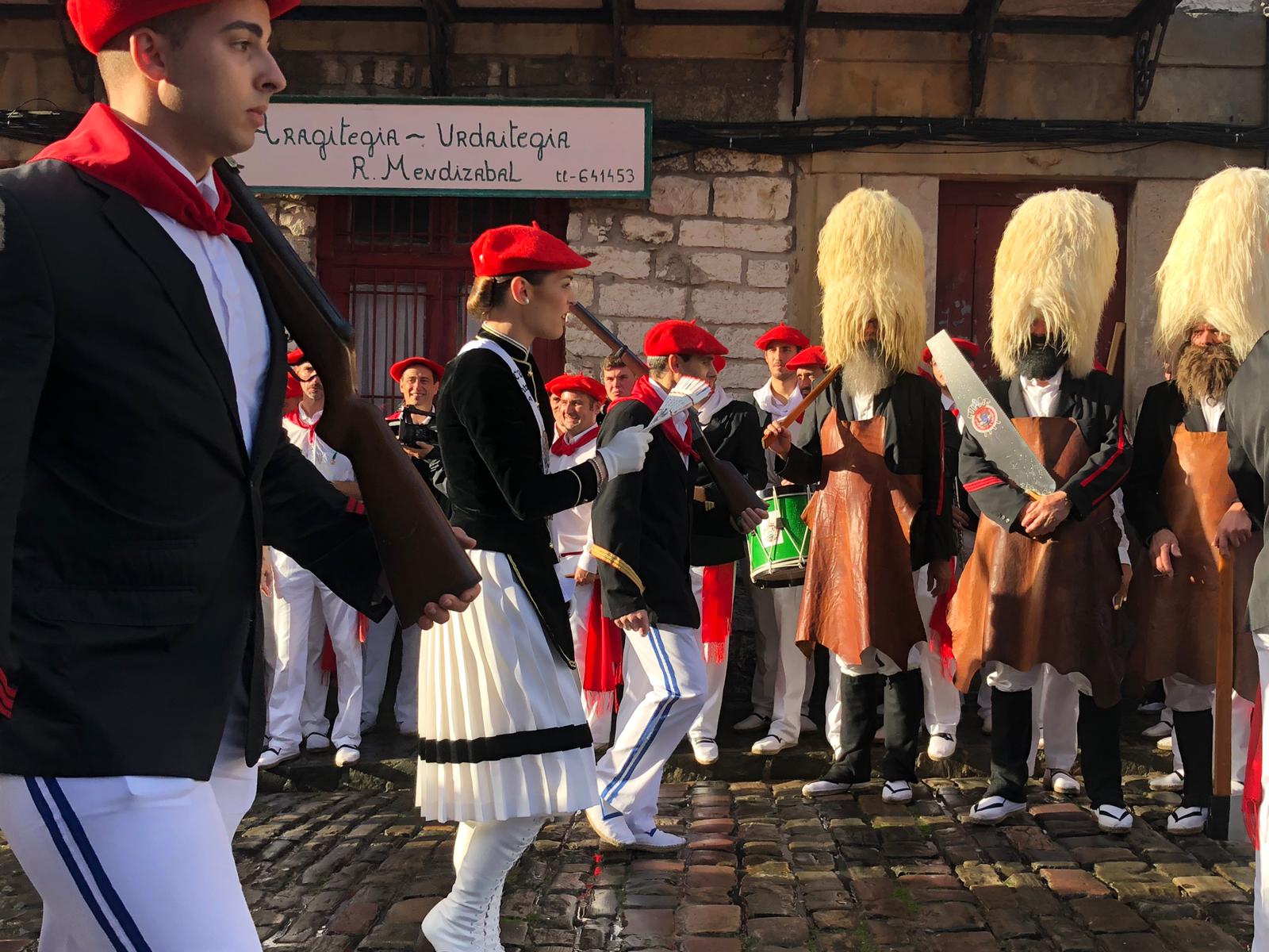 Fotos: Hondarribia se vuelca con el Alarde