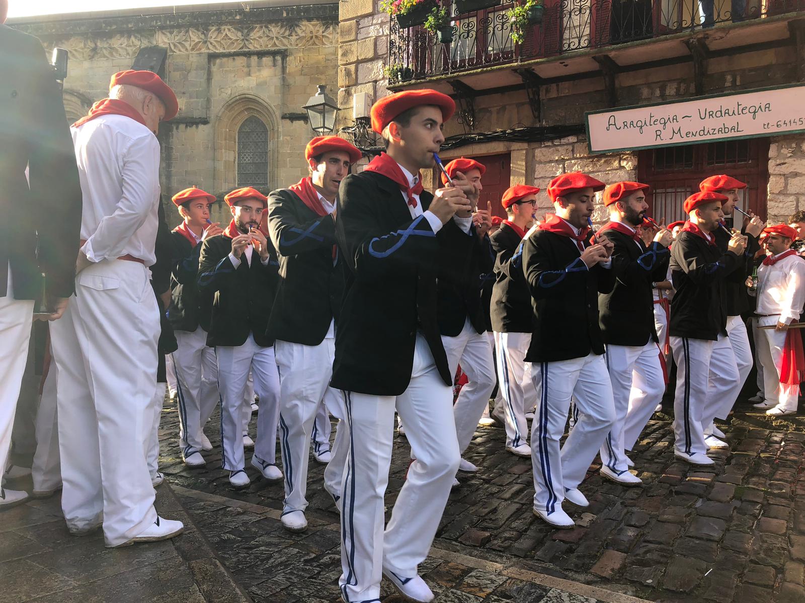 Fotos: Hondarribia se vuelca con el Alarde
