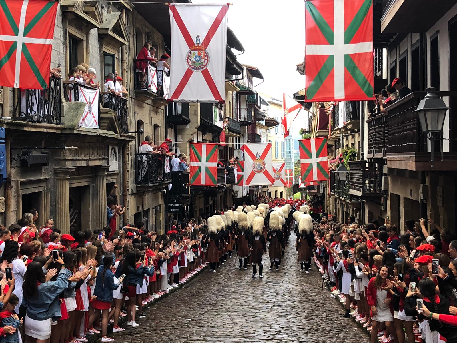 Fotos: Hondarribia se vuelca con el Alarde