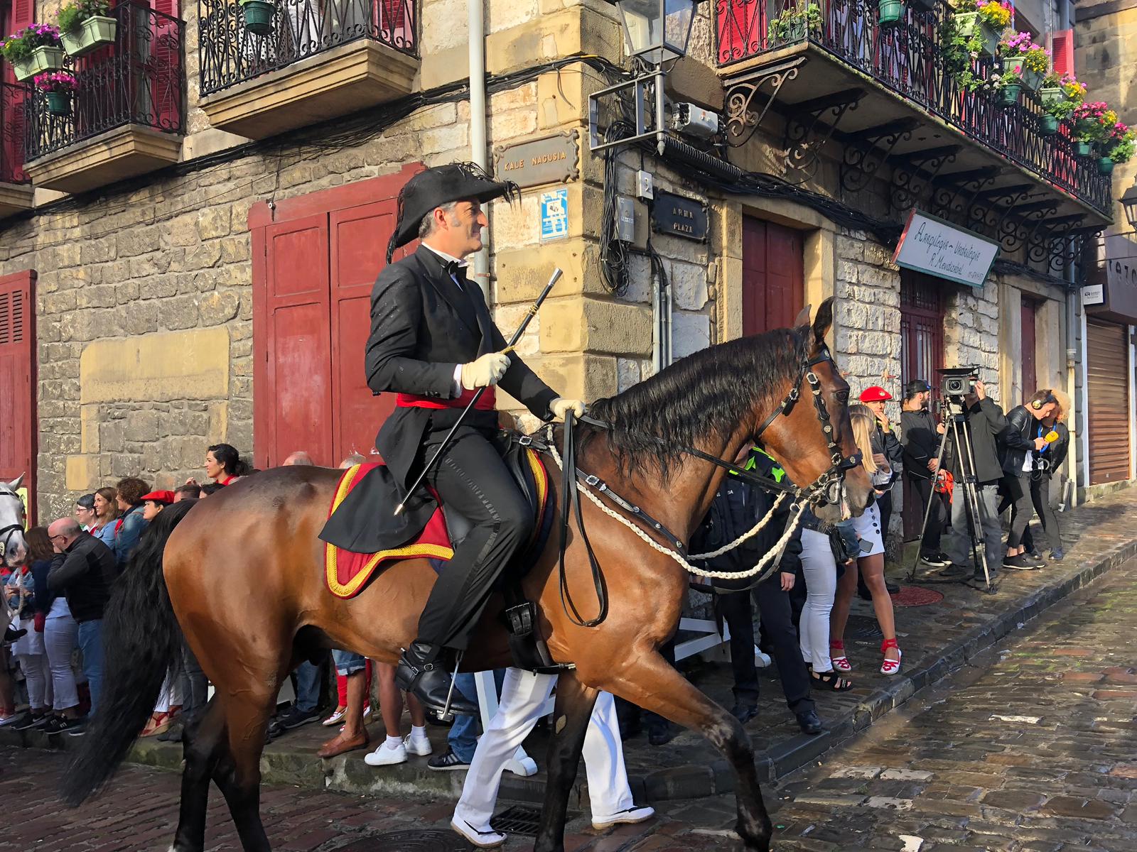 Fotos: Hondarribia se vuelca con el Alarde