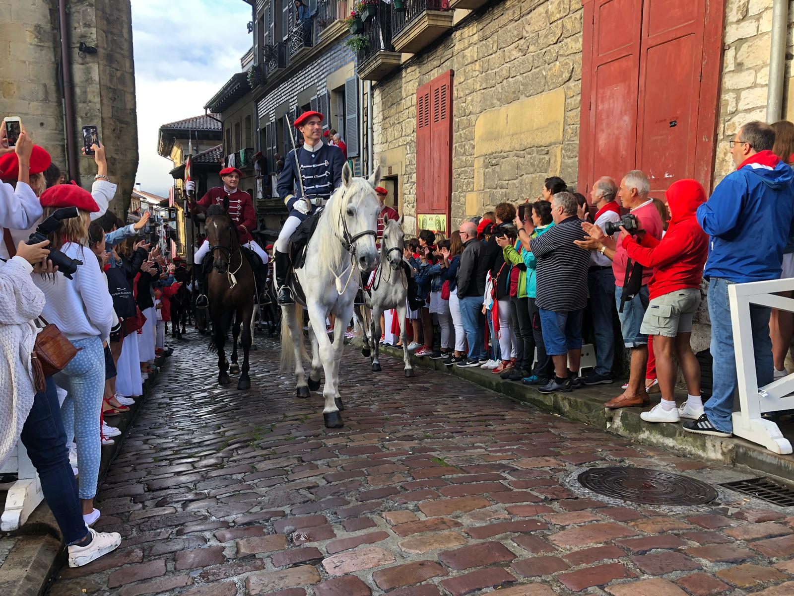 Fotos: Hondarribia se vuelca con el Alarde