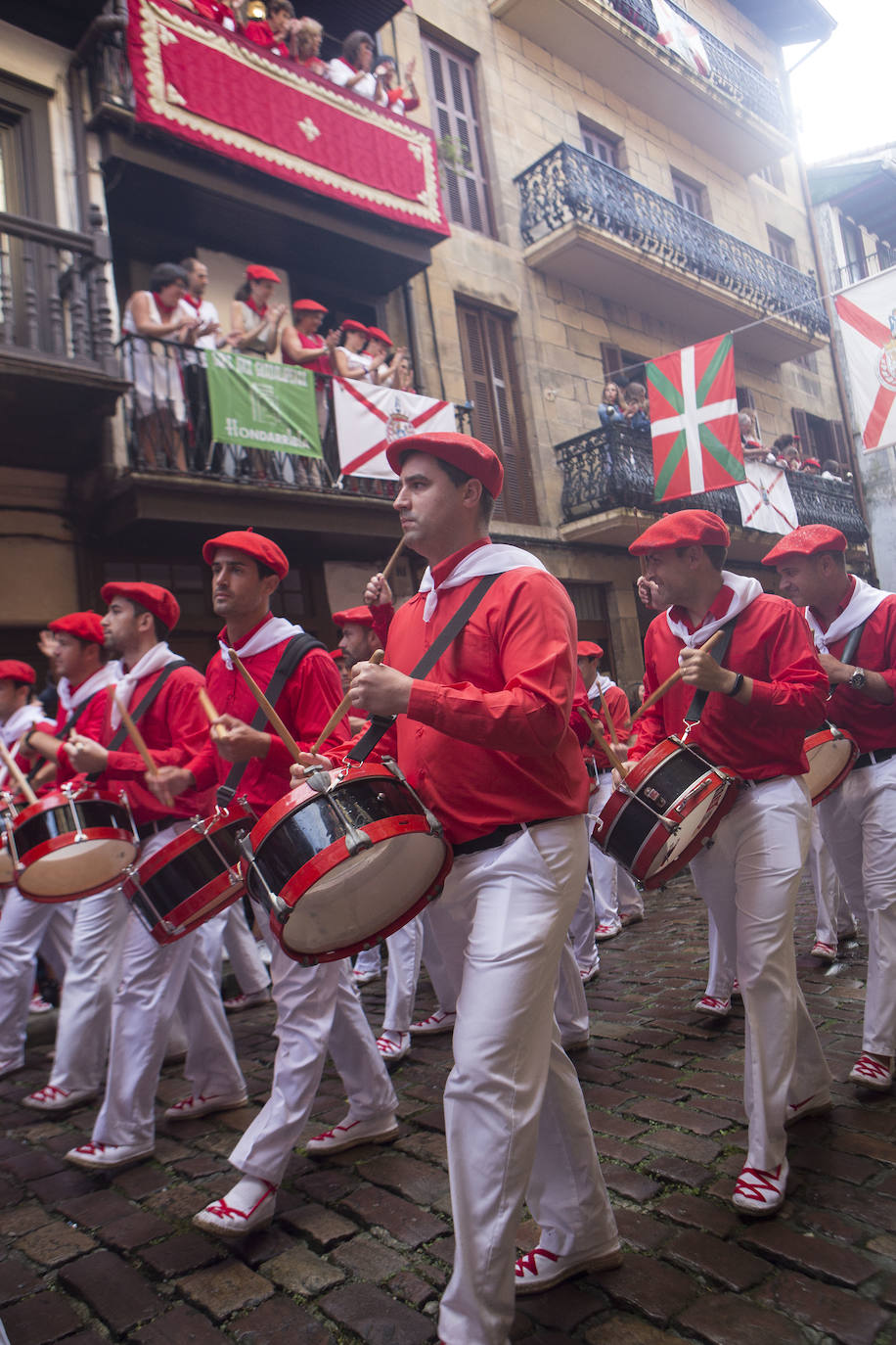 Fotos: Hondarribia se vuelca con el Alarde