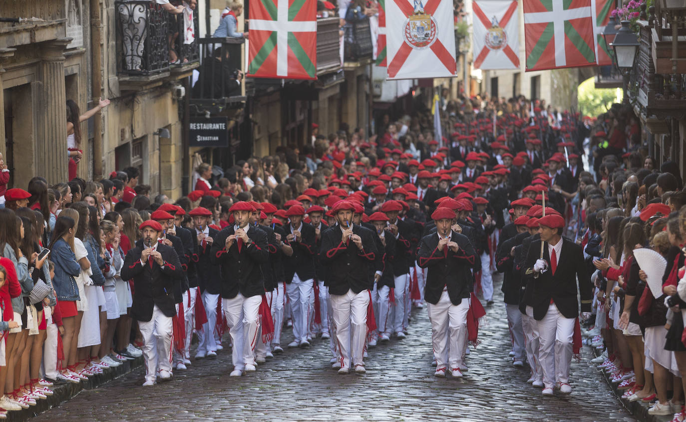 Fotos: Hondarribia se vuelca con el Alarde