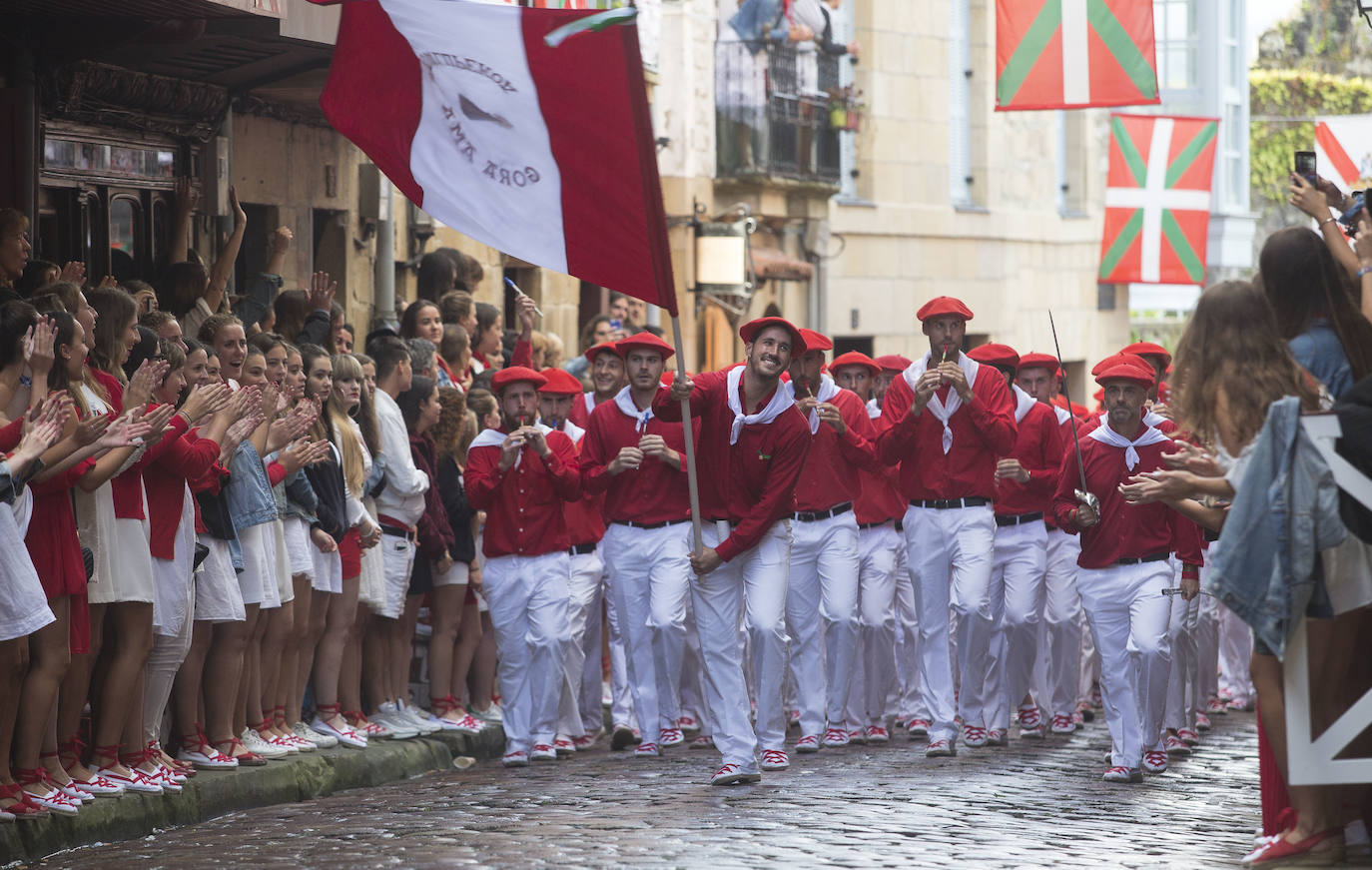 Fotos: Hondarribia se vuelca con el Alarde