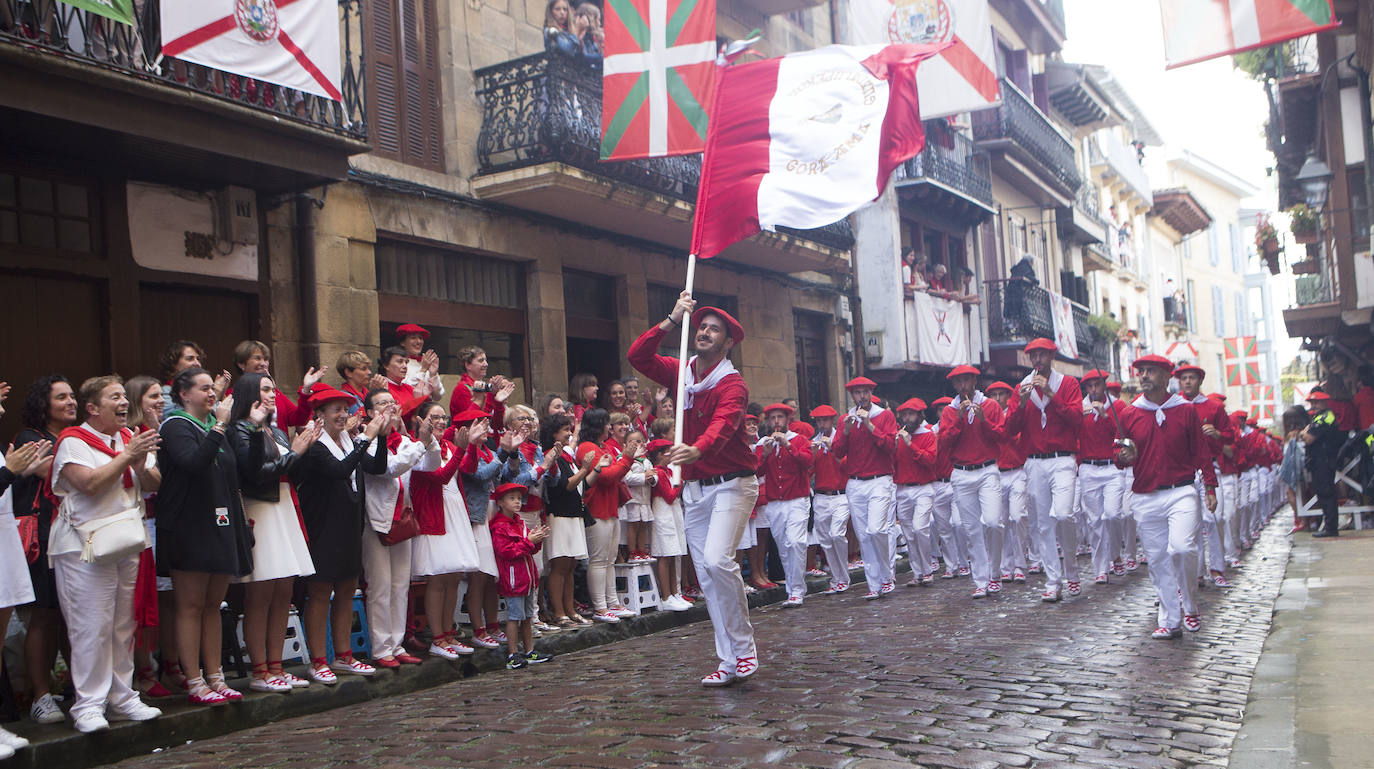 Fotos: Hondarribia se vuelca con el Alarde
