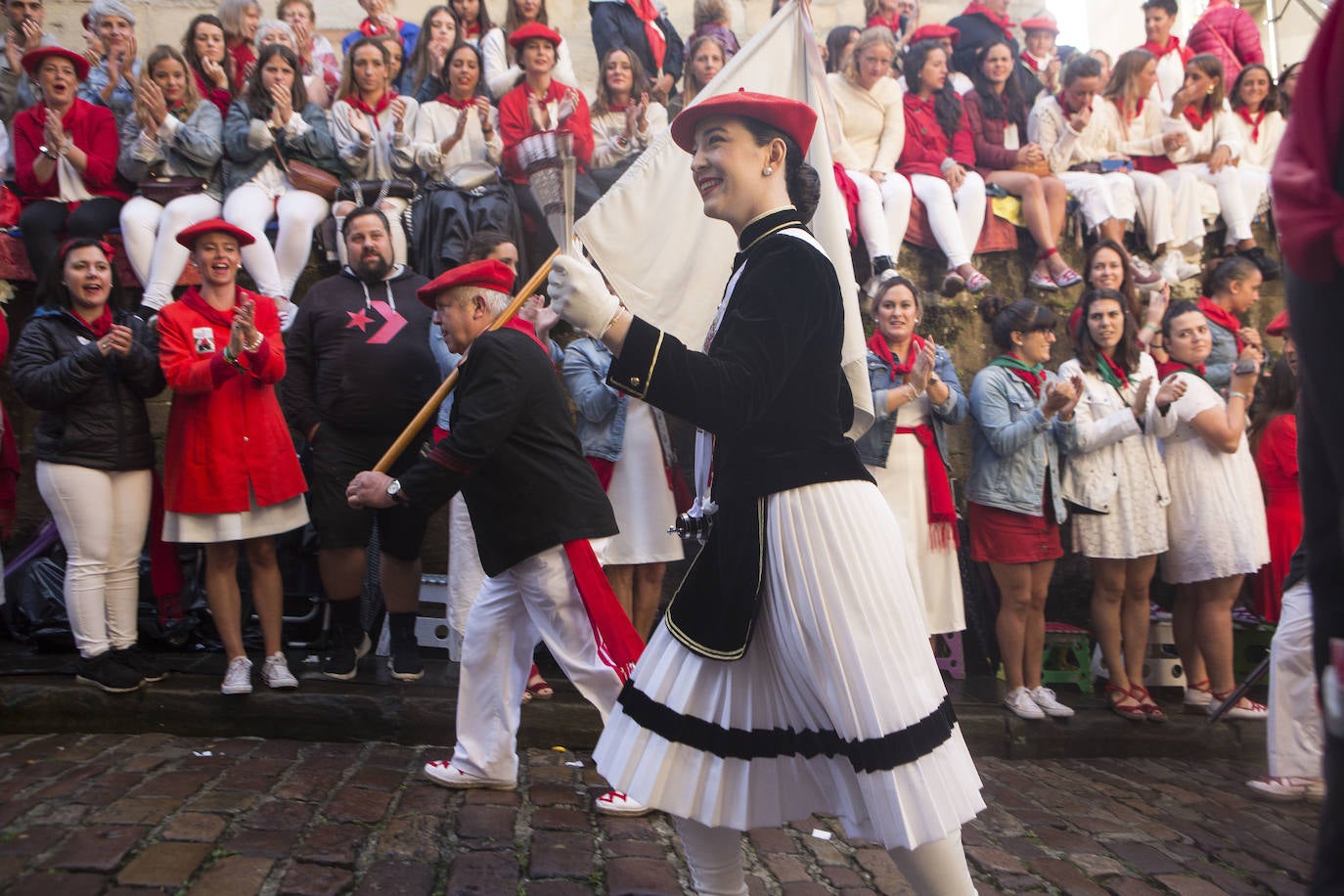 Fotos: Hondarribia se vuelca con el Alarde