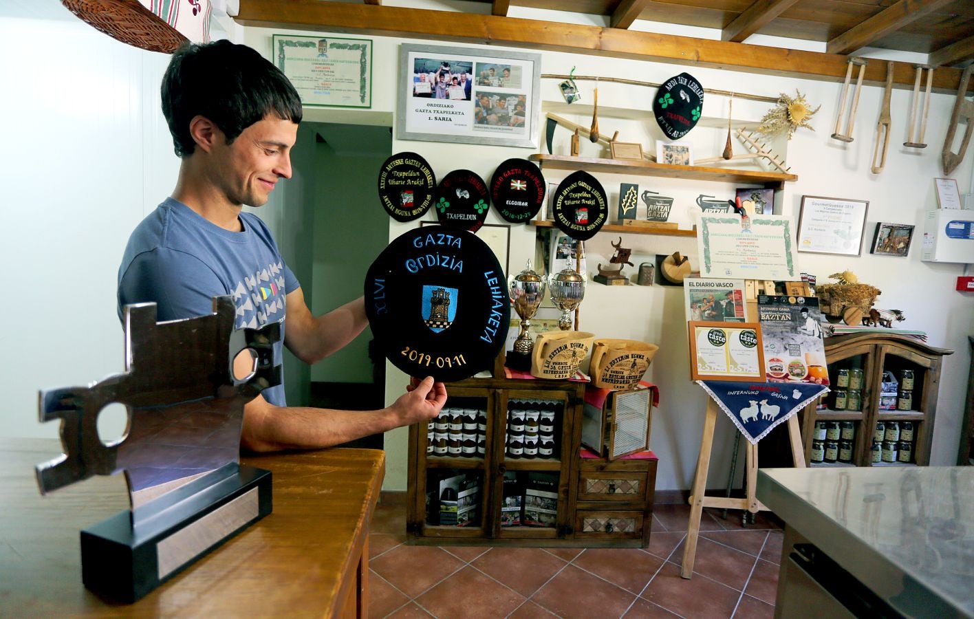 Fotos: Un día con Julen Arburua, ganador del concurso de quesos de Ordizia