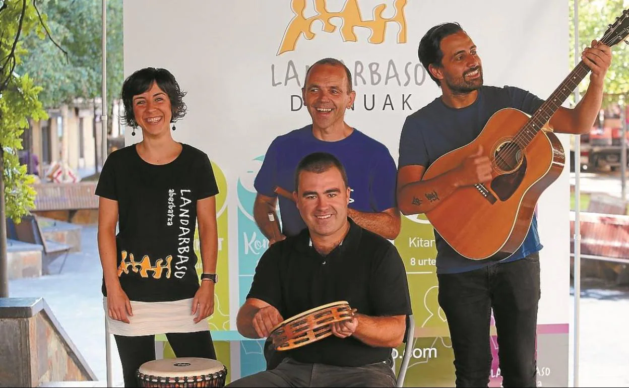 Letamendia, Dorronsoro, Tolaretxipi y Villar en la presentación de Landarbaso Doinuak.