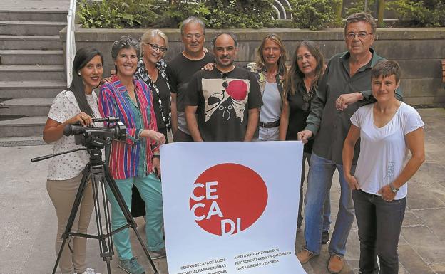 El equipo de Ikertze, con profesores que van a participar en Cecadi, curso de capacitación audiovisual para personas con discapacidad.