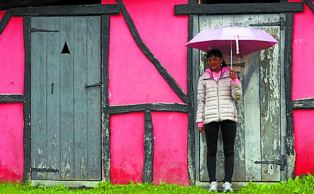 Suku Maya, la joven nepalí, protagonista en el documental 'Pumori, mendiaren alaba'