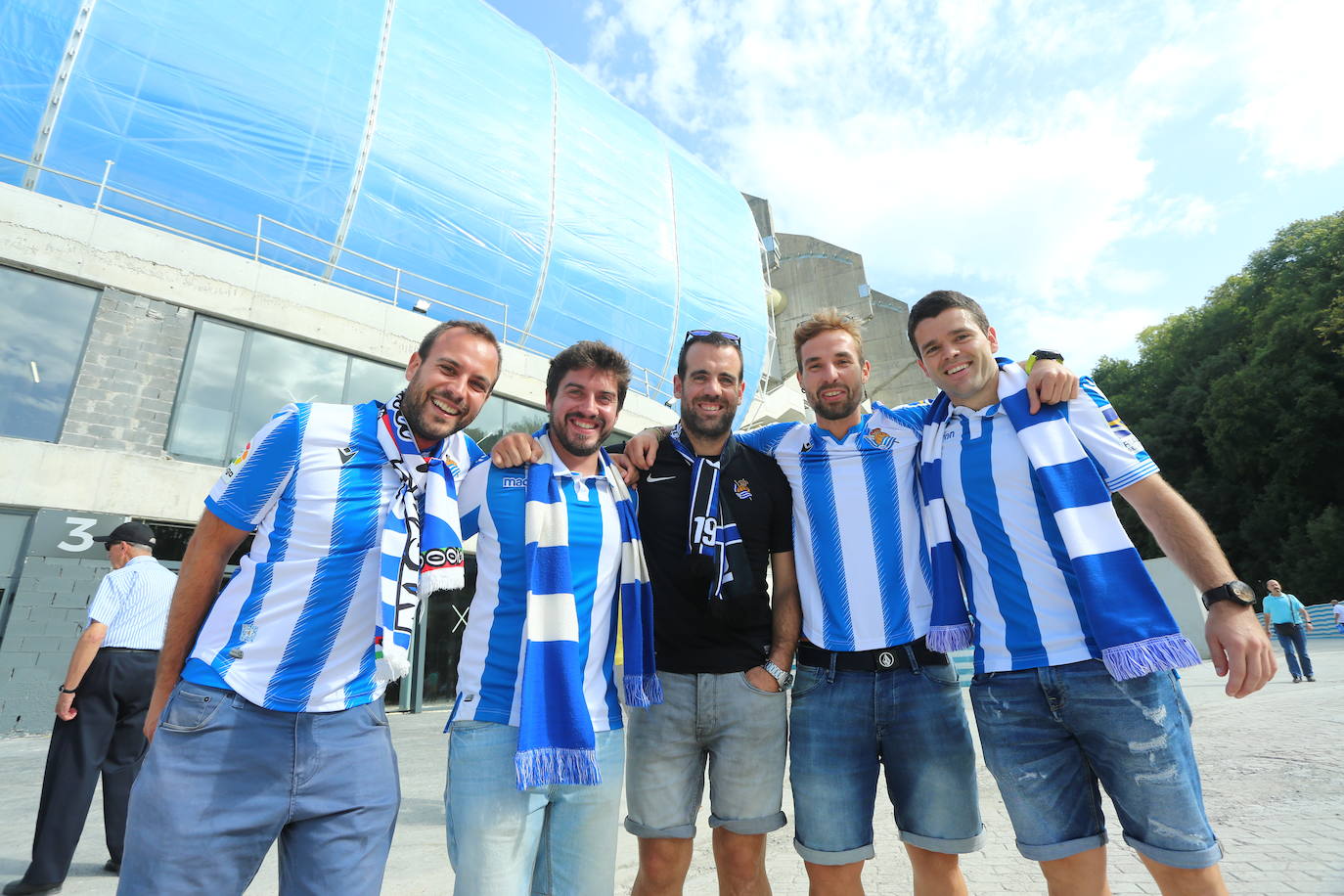 Expectación entre los aficionados de la Real Sociedad por conocer y estrenar el nuevo Reale Arena