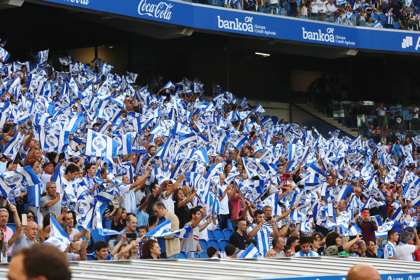 Expectación entre los aficionados de la Real Sociedad por conocer y estrenar el nuevo Reale Arena