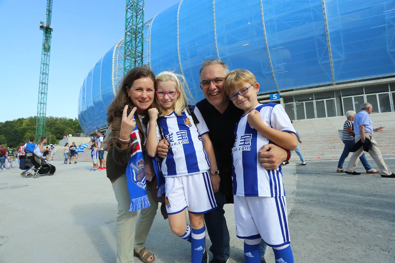 Expectación entre los aficionados de la Real Sociedad por conocer y estrenar el nuevo Reale Arena