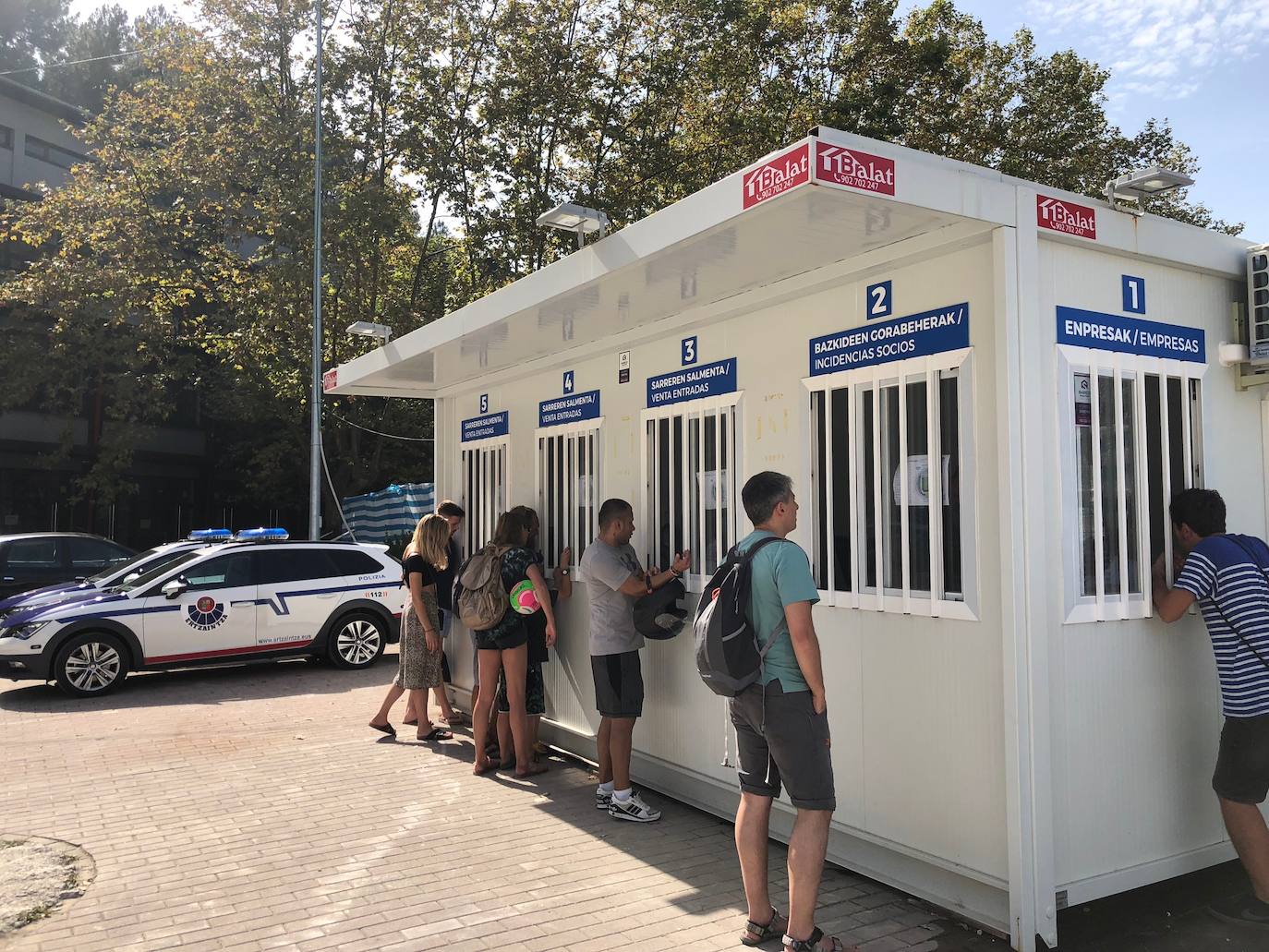 Expectación entre los aficionados de la Real Sociedad por conocer y estrenar el nuevo Reale Arena