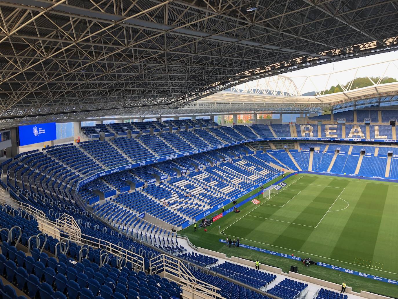 Expectación entre los aficionados de la Real Sociedad por conocer y estrenar el nuevo Reale Arena