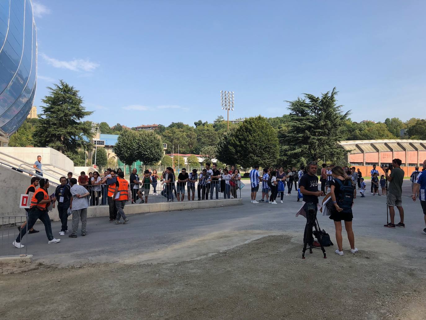 Expectación entre los aficionados de la Real Sociedad por conocer y estrenar el nuevo Reale Arena