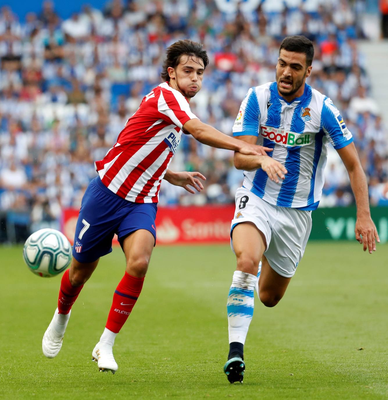 Gran ambiente en el estreno de la Real esta temporada en Anoeta