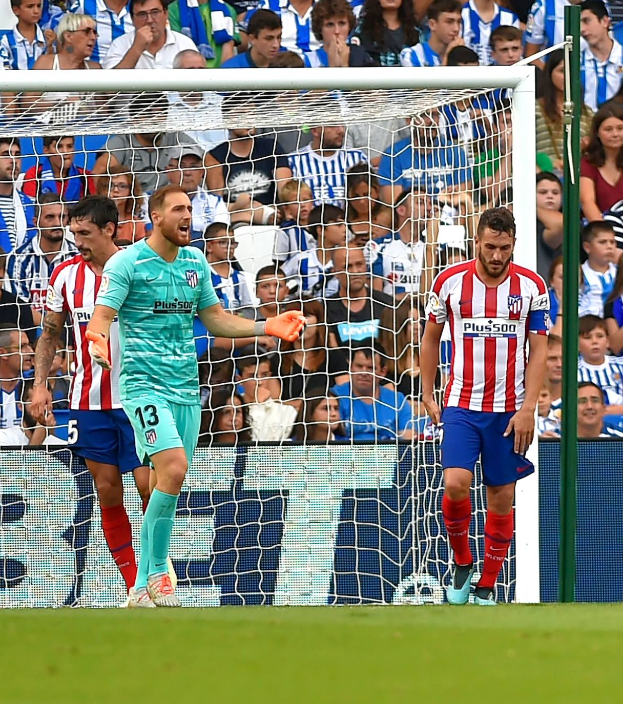 Gran ambiente en el estreno de la Real esta temporada en Anoeta