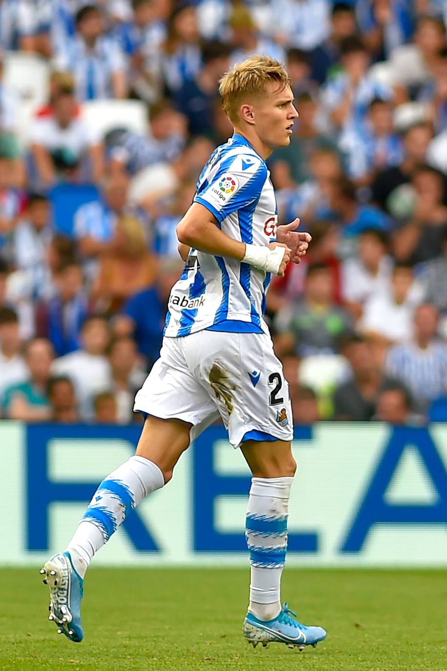 Gran ambiente en el estreno de la Real esta temporada en Anoeta