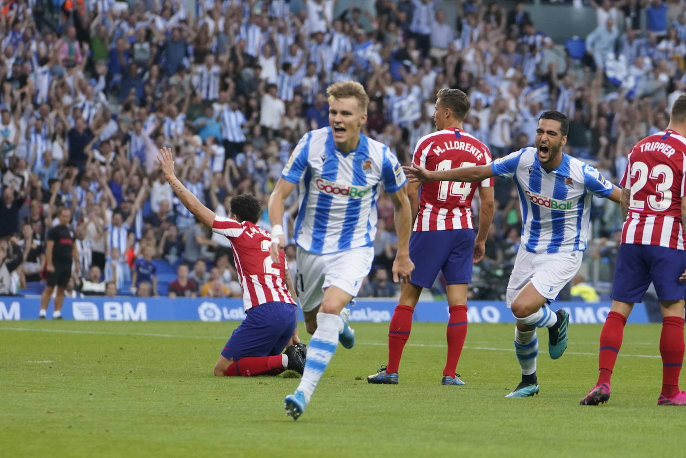 Gran ambiente en el estreno de la Real esta temporada en Anoeta
