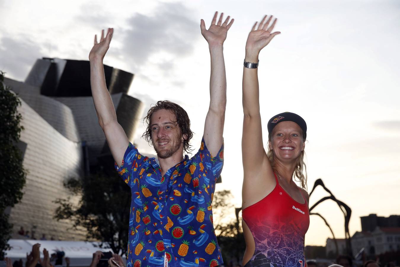 50.000 personas han vibrado en Bilbao con los saltos de las estrellas mundiales de los clavados desde el puente de La Salve 