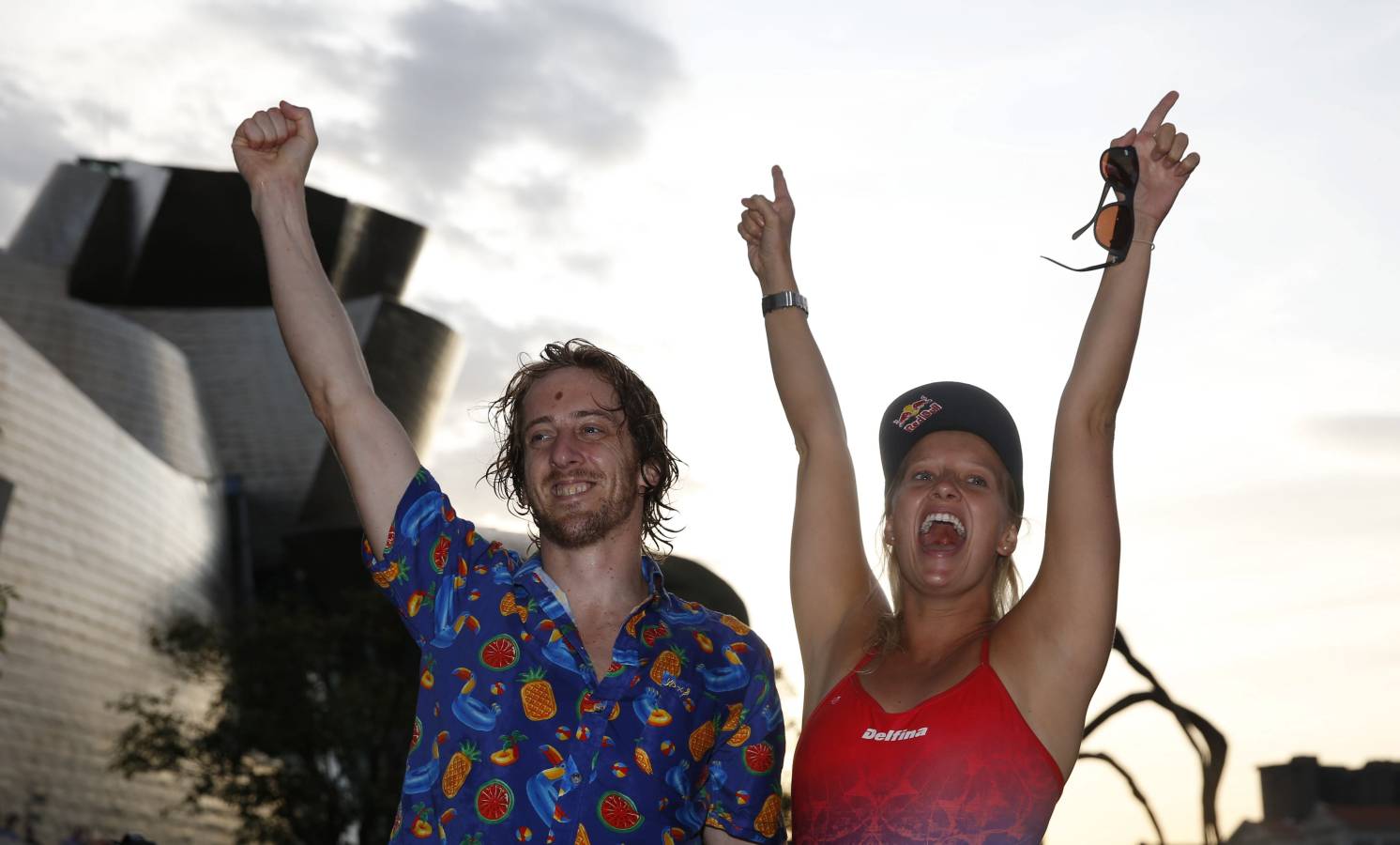 50.000 personas han vibrado en Bilbao con los saltos de las estrellas mundiales de los clavados desde el puente de La Salve 