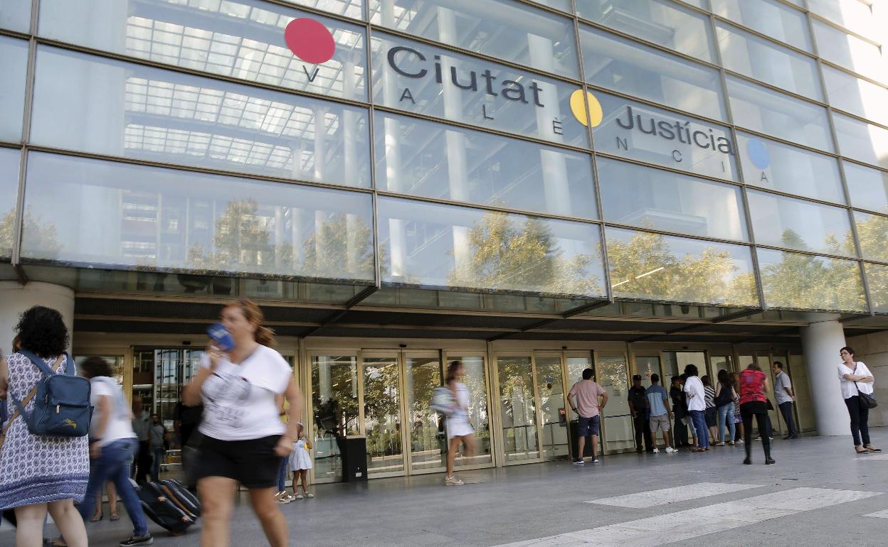 Los tuiteros que lanzaron mensajes ofensivos contra el niño que quería ser torero se arrepienten y piden su absolución