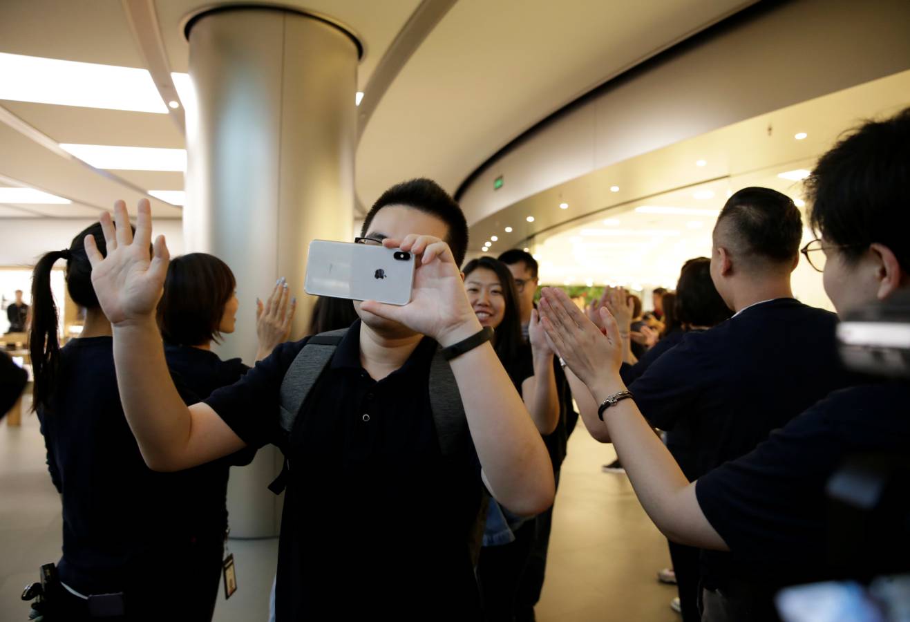 El Iphone 11 ha enamorado en Pekín y las colas por adquirir el nuevo modelo de Apple han sido enormes. 