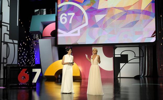 Las presentadoras de la gala. 