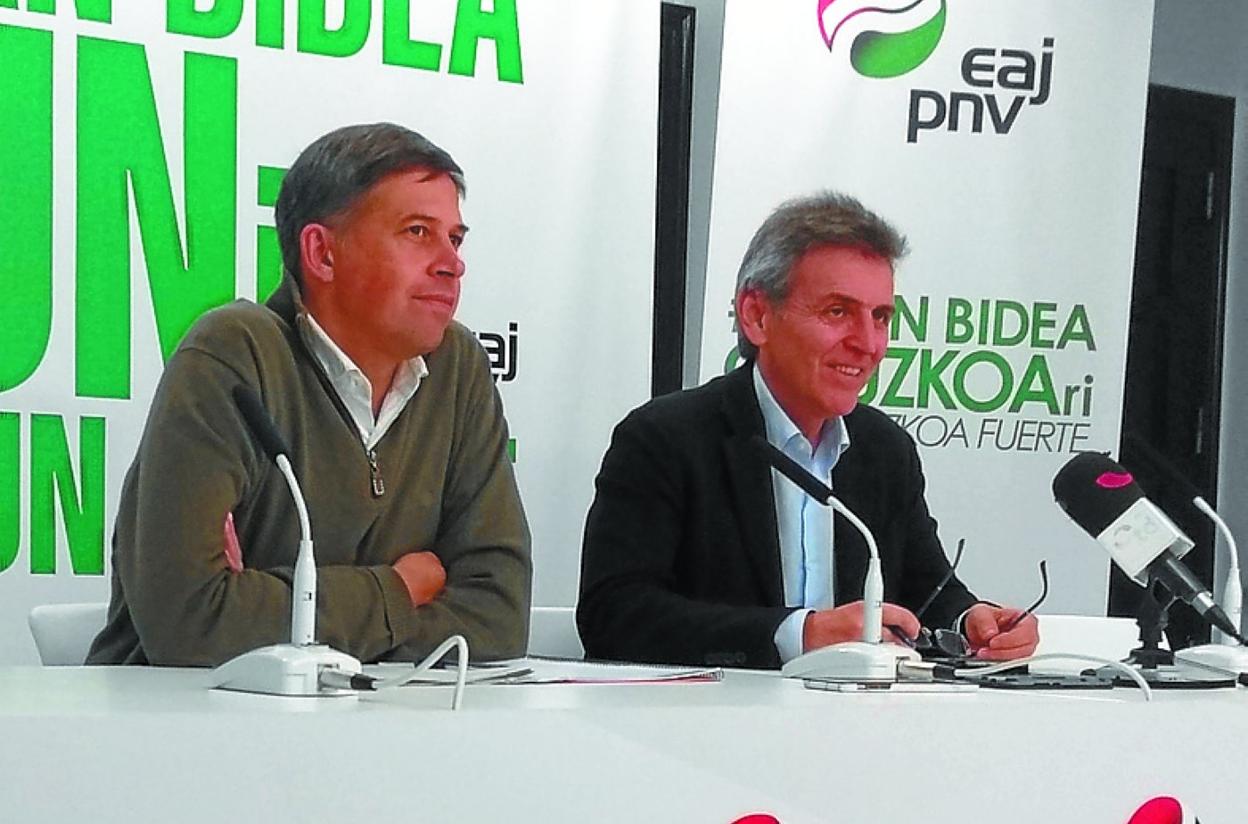 José Enrique Corchón y Xabier Iridoy, ayer en rueda de prensa. 