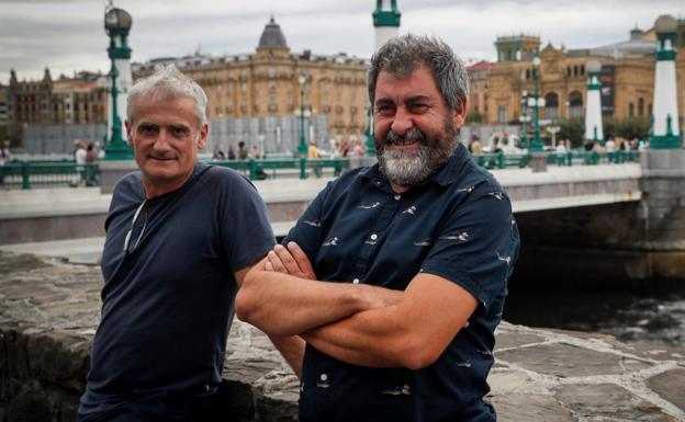 Los realizadores Asier Altuna y Telmo Esnal, ayer en Donostia. 