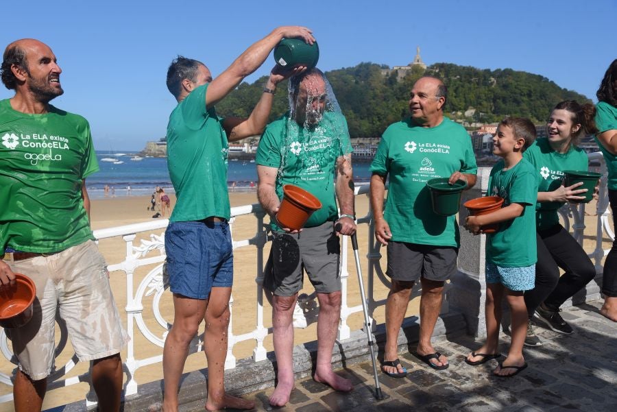 Fotos: Vuelve el reto del cubo helado para visibilizar la Esclerosis Lateral Amiotrófica