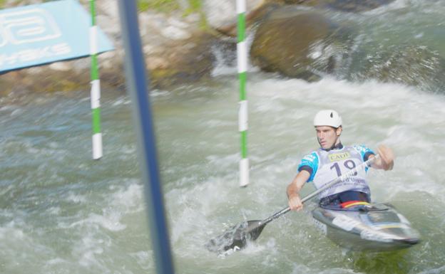 Ander Elosegui, en la semifinal del Campeonato del Mundo, disputado en las aguas bravas de Seo de Urgel.