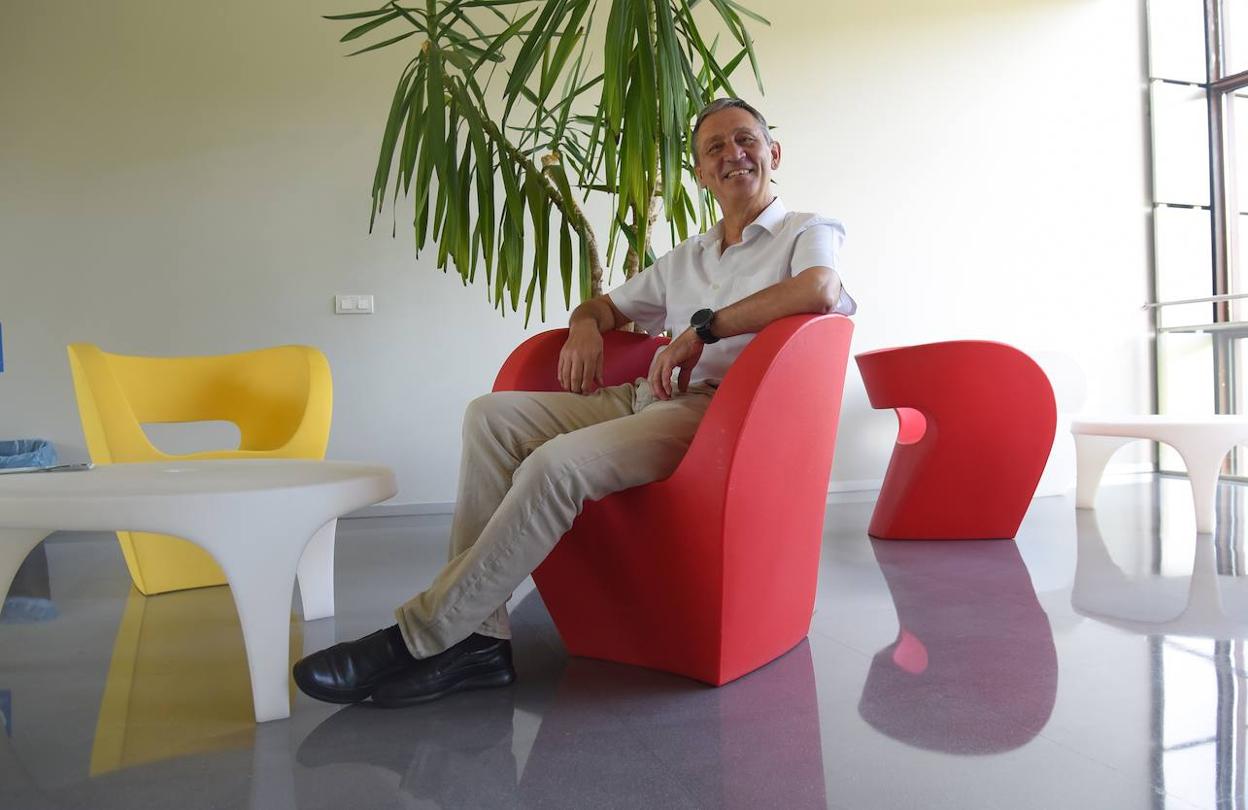 Juan Carlos Antigüedad, en la imagen, emprendió el proyecto Polimerbio junto a otros dos socios.