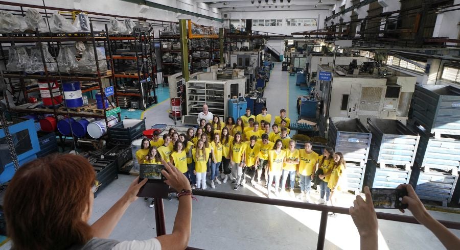 Los jóvenes guipuzcoanos han visitados diversas empresas industriales del territorio. 