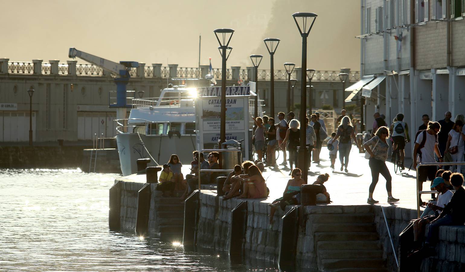 Las condiciones se dejaron sentir en todo el litoral guipuzcoano, y en San Sebastián, como siempre, dejaron momentos espectaculares.