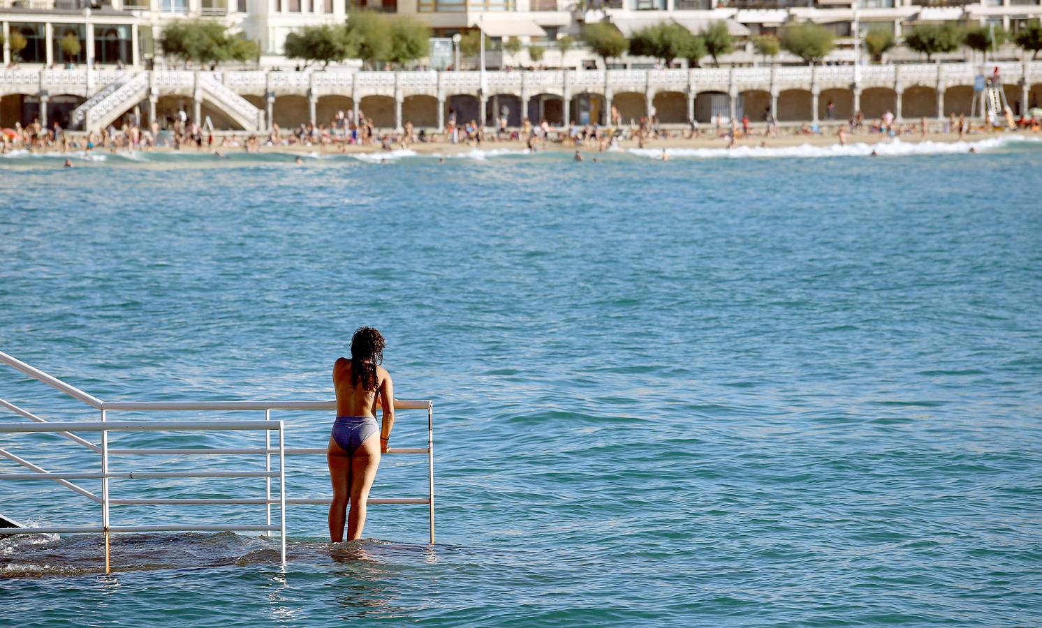 Las condiciones se dejaron sentir en todo el litoral guipuzcoano, y en San Sebastián, como siempre, dejaron momentos espectaculares.