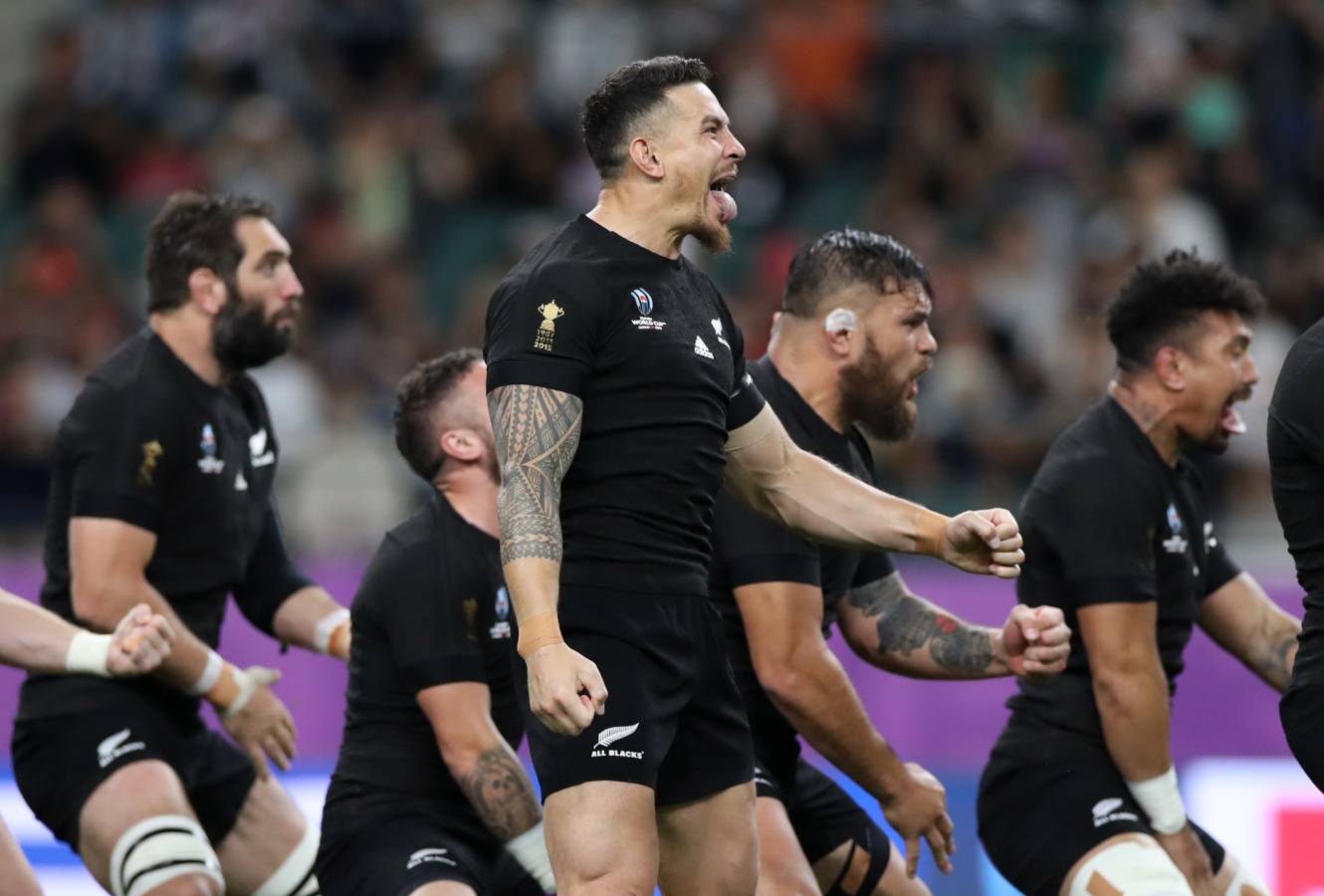 La selección de rugby de Nueva Zelanda ofrece en cada partido su espectáculo. La haka maravilla. 