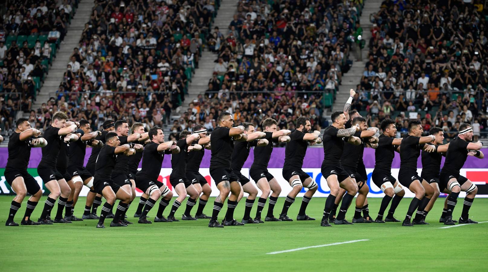 La selección de rugby de Nueva Zelanda ofrece en cada partido su espectáculo. La haka maravilla. 
