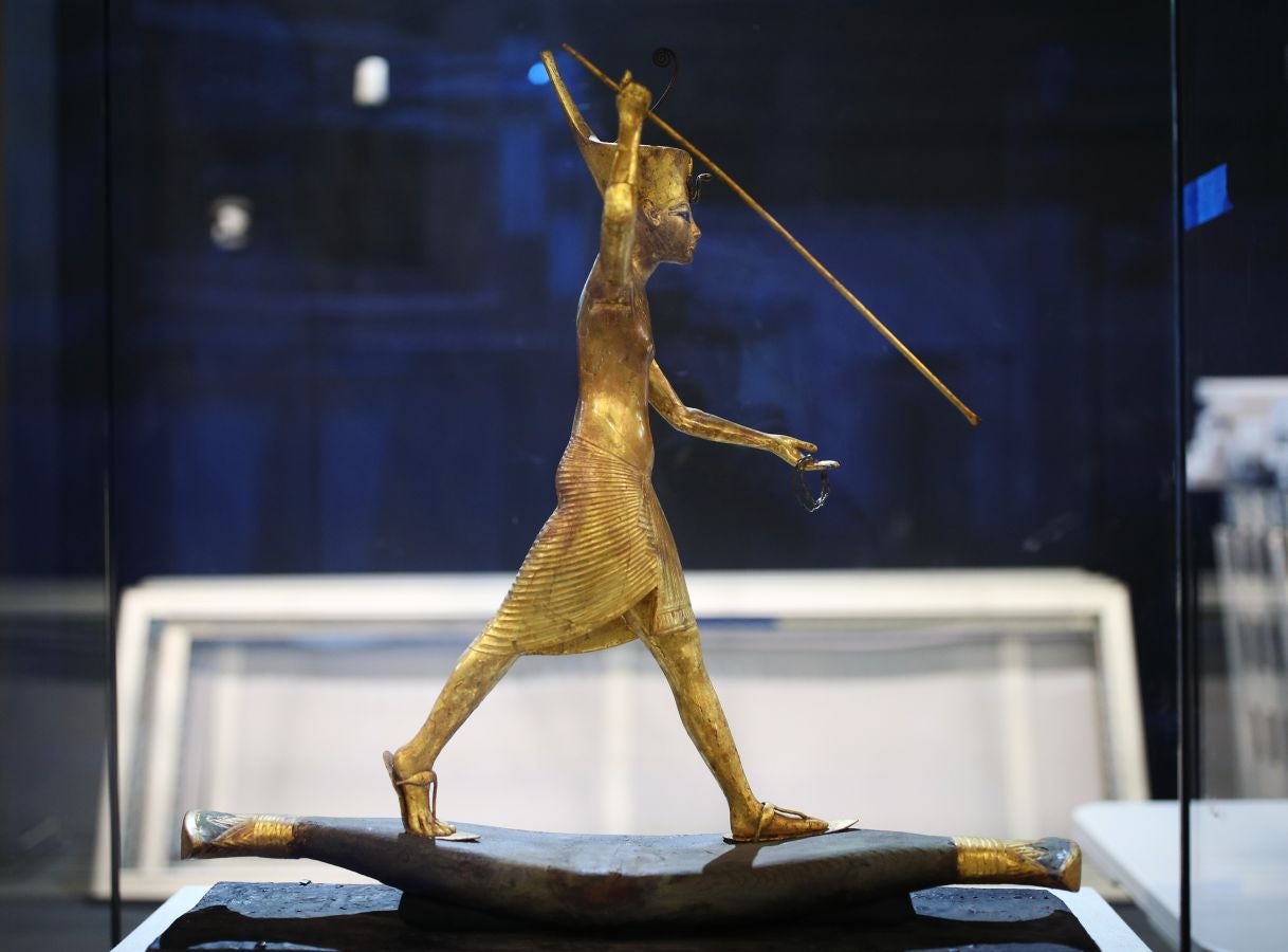 La exposición 'Tutankamón: tesoros del faraón dorado' viaja de París a Londres. La muestra se abrirá el 2 de noviembre en la galería Saatchi de Londres