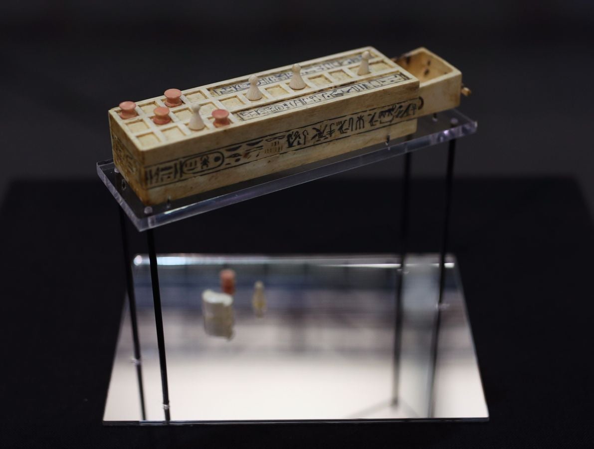 La exposición 'Tutankamón: tesoros del faraón dorado' viaja de París a Londres. La muestra se abrirá el 2 de noviembre en la galería Saatchi de Londres