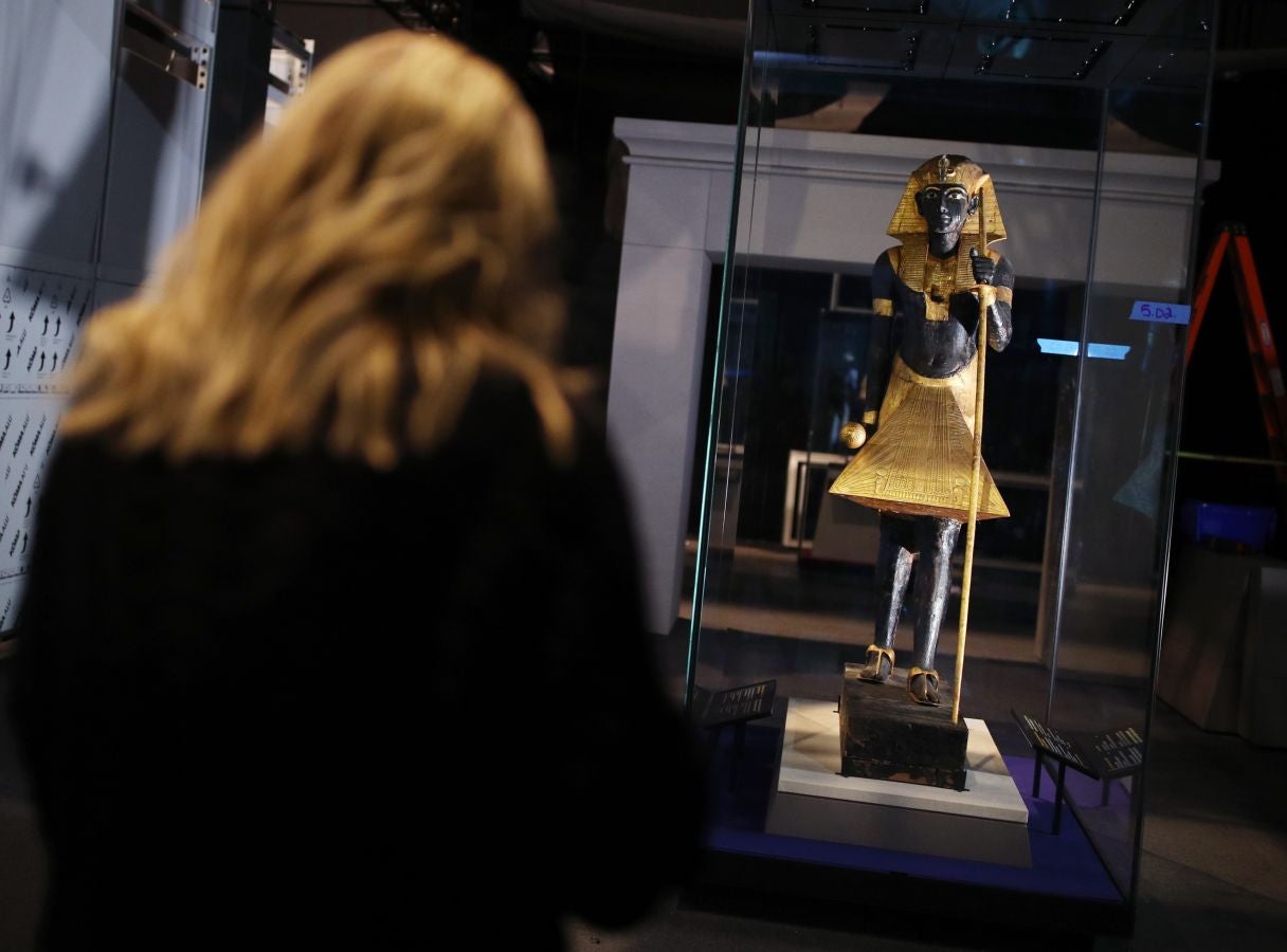 La exposición 'Tutankamón: tesoros del faraón dorado' viaja de París a Londres. La muestra se abrirá el 2 de noviembre en la galería Saatchi de Londres