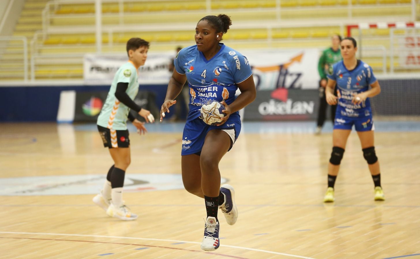 El Super Amara Bera Bera ha ganado al Gijón 32-21 esta mañana delante de su afición. 