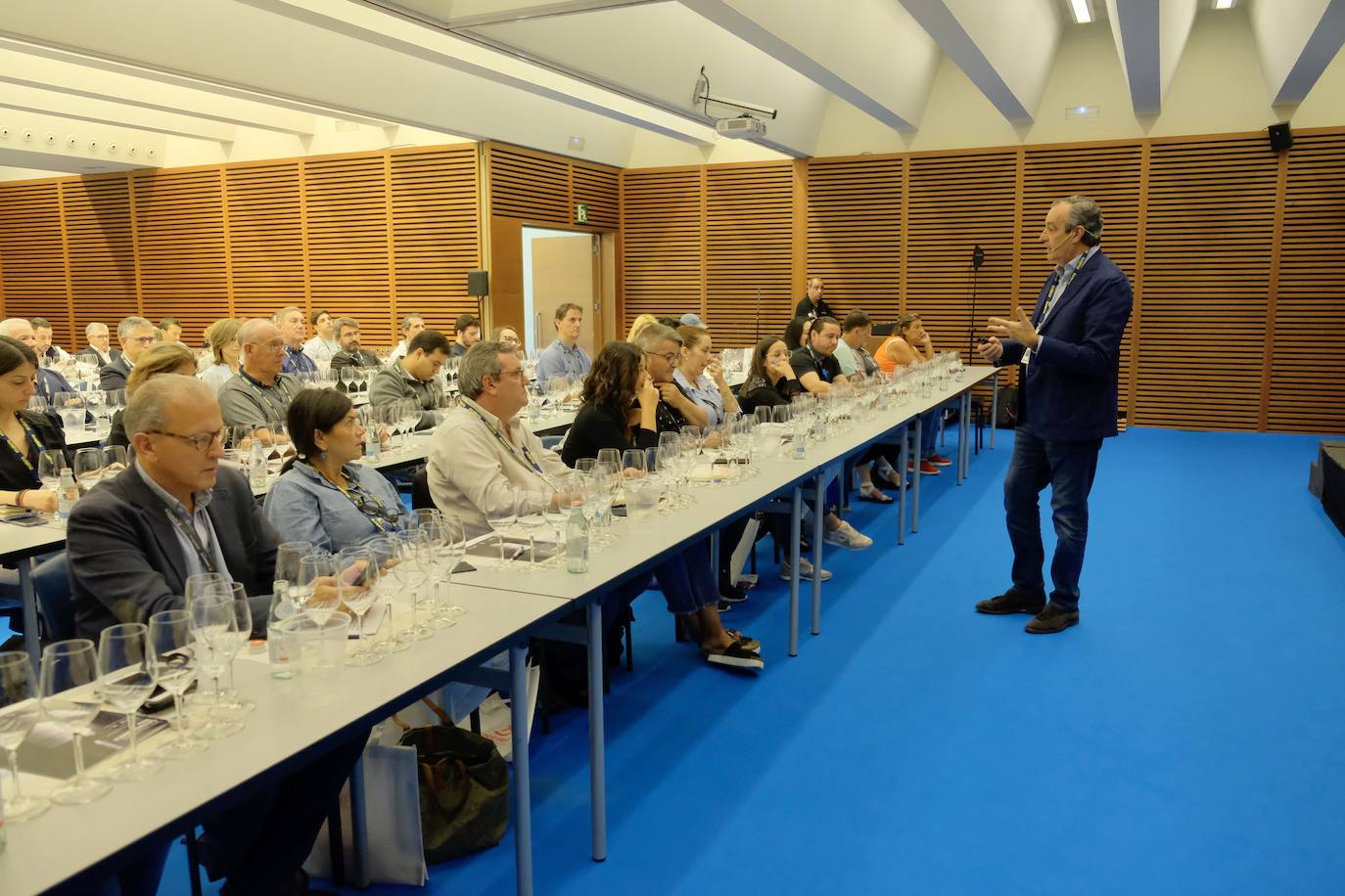 La influencia de Juan Sebastián Elcano en la tradición de la parrilla de Getaria, las palabras de Joan Roca, del tres estrellas Michelin El Celler de Can Roca (Girona), los hongos marinos descubiertos por el triestrellado Ángel León (Aponiente) o la reinvención de la tradición colombiana a cargo de Leonor Espinosa han destacado este martes en la segunda jornada de San Sebastian Gastronomika