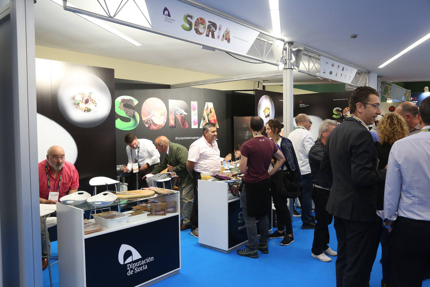 La influencia de Juan Sebastián Elcano en la tradición de la parrilla de Getaria, las palabras de Joan Roca, del tres estrellas Michelin El Celler de Can Roca (Girona), los hongos marinos descubiertos por el triestrellado Ángel León (Aponiente) o la reinvención de la tradición colombiana a cargo de Leonor Espinosa han destacado este martes en la segunda jornada de San Sebastian Gastronomika