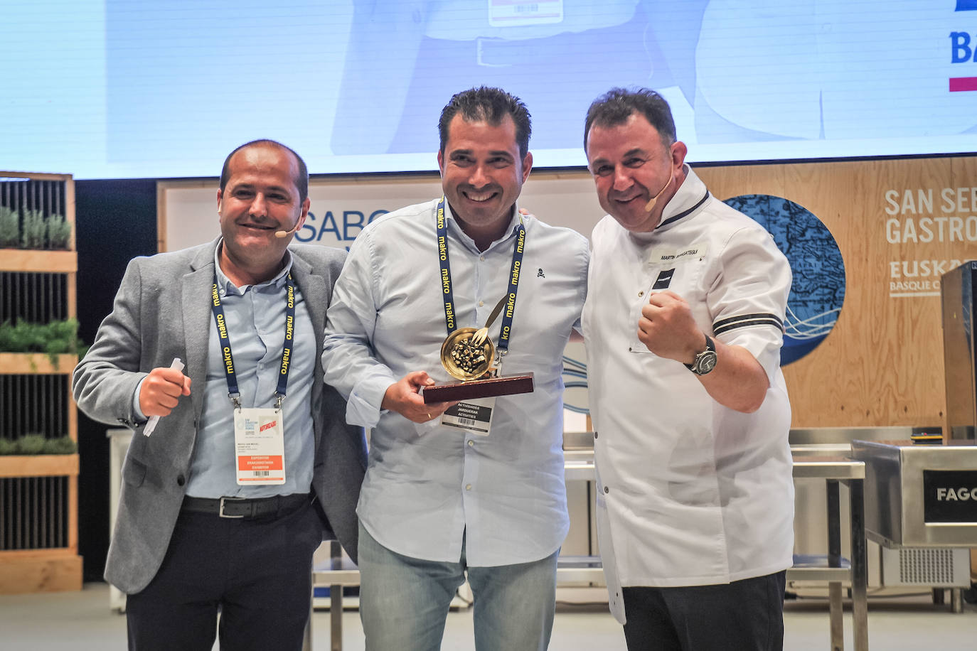 La influencia de Juan Sebastián Elcano en la tradición de la parrilla de Getaria, las palabras de Joan Roca, del tres estrellas Michelin El Celler de Can Roca (Girona), los hongos marinos descubiertos por el triestrellado Ángel León (Aponiente) o la reinvención de la tradición colombiana a cargo de Leonor Espinosa han destacado este martes en la segunda jornada de San Sebastian Gastronomika