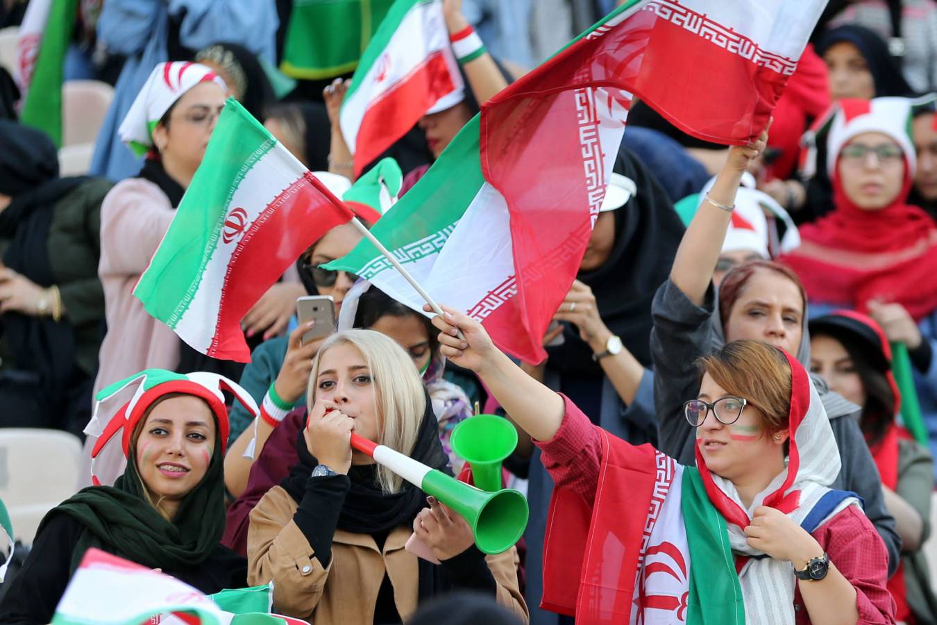 Las mujeres de Irán ya han logrado presenciar en directo un partido de su selección nacional. Hasta ahora no podían hacerlo. Un paso más. 