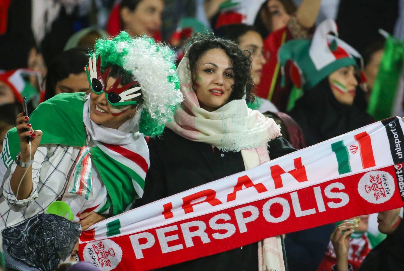 Las mujeres de Irán ya han logrado presenciar en directo un partido de su selección nacional. Hasta ahora no podían hacerlo. Un paso más. 