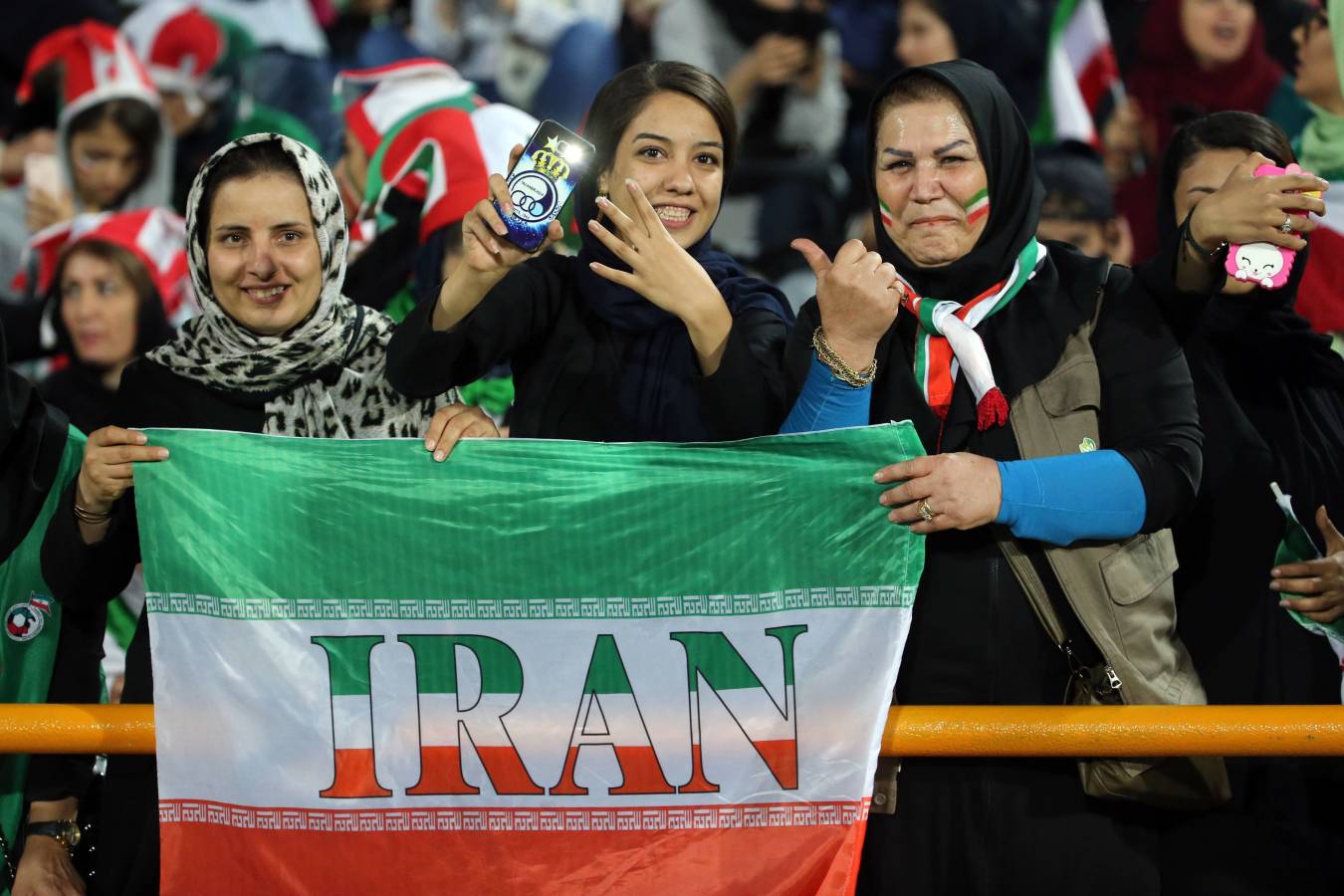 Las mujeres de Irán ya han logrado presenciar en directo un partido de su selección nacional. Hasta ahora no podían hacerlo. Un paso más. 